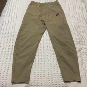 Nike Sportswear Tech Essentials Pants